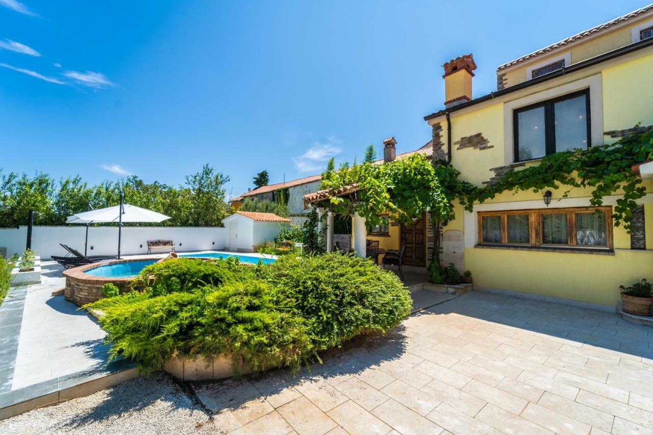 Holiday Home Carla And Dajana Veliki Vareski Luaran gambar