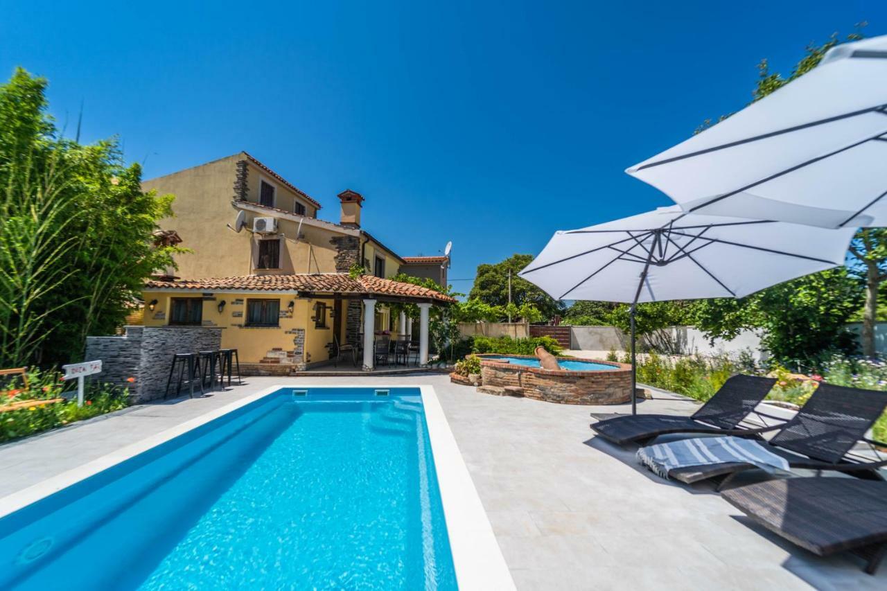 Holiday Home Carla And Dajana Veliki Vareski Luaran gambar