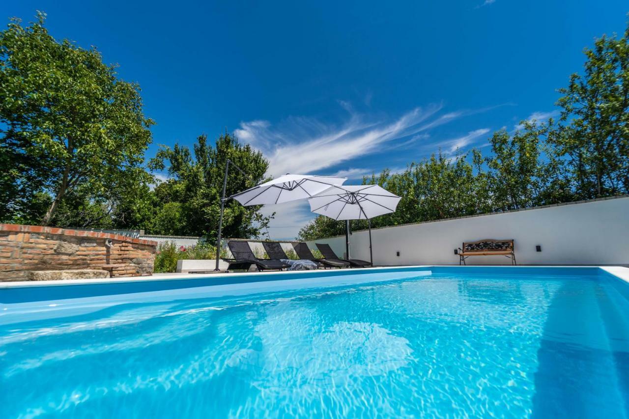 Holiday Home Carla And Dajana Veliki Vareski Luaran gambar